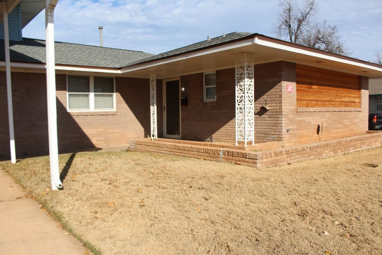 2217 Laneway Cir - Photo 2 of 33