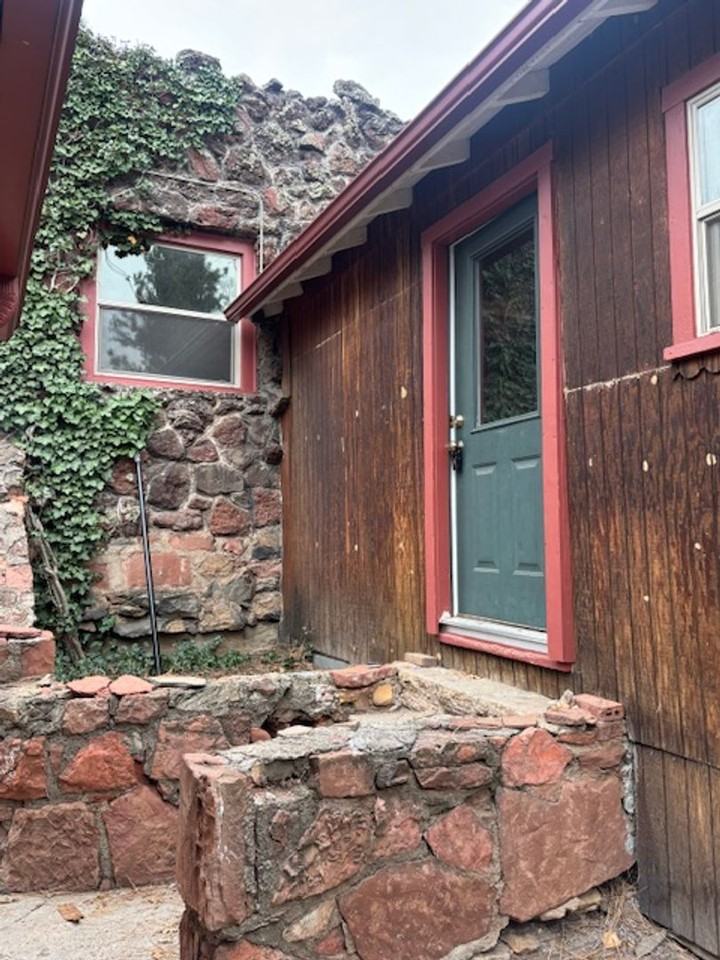 205 S Spring St - Photo 2 of 4