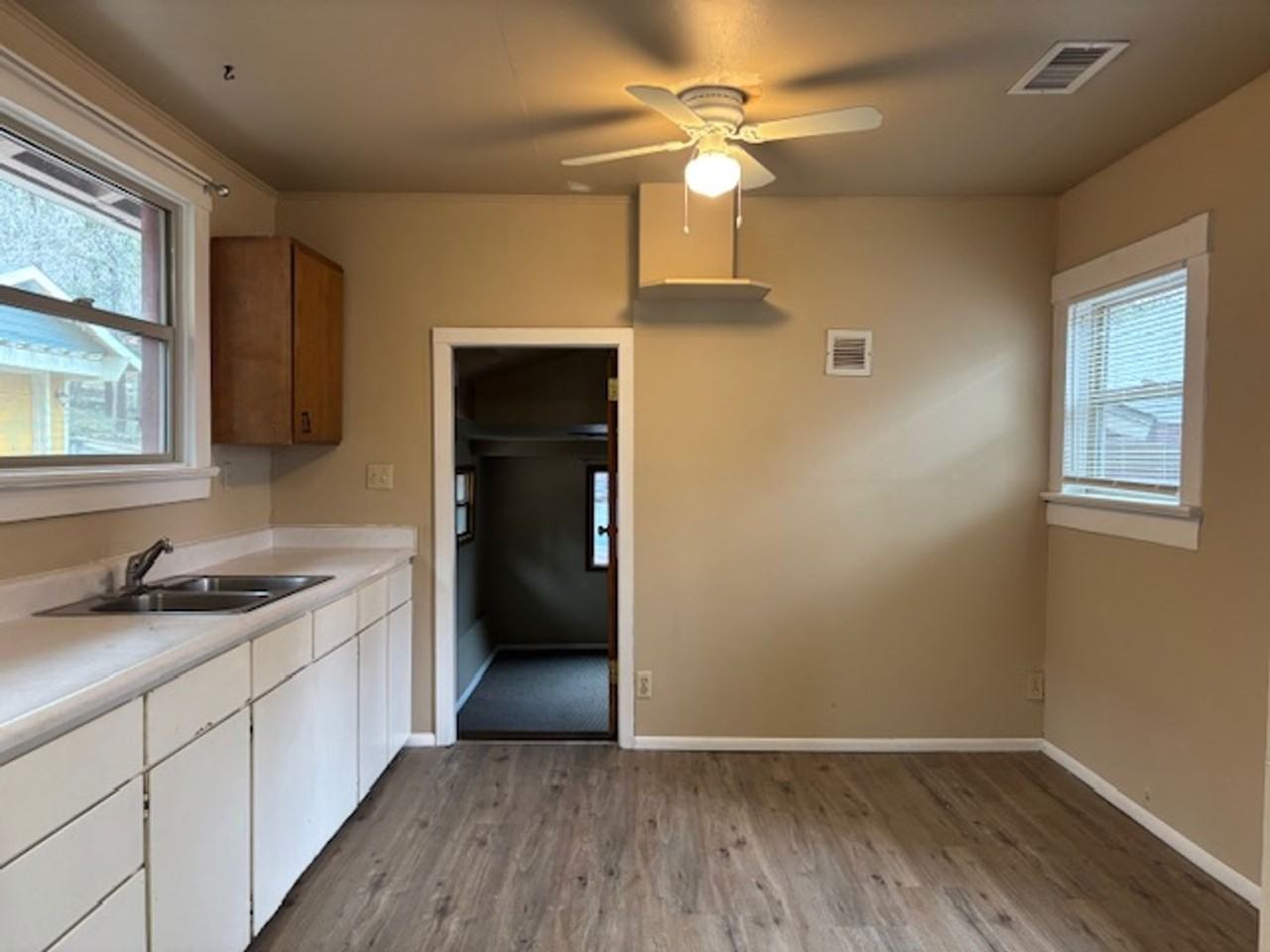 205 S Spring St - Photo 3 of 4