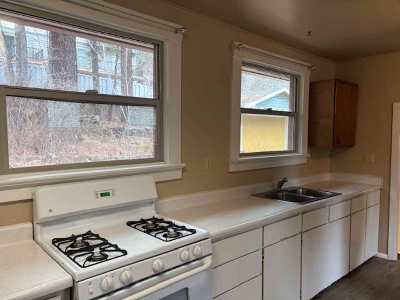 205 S Spring St - Photo 4 of 4