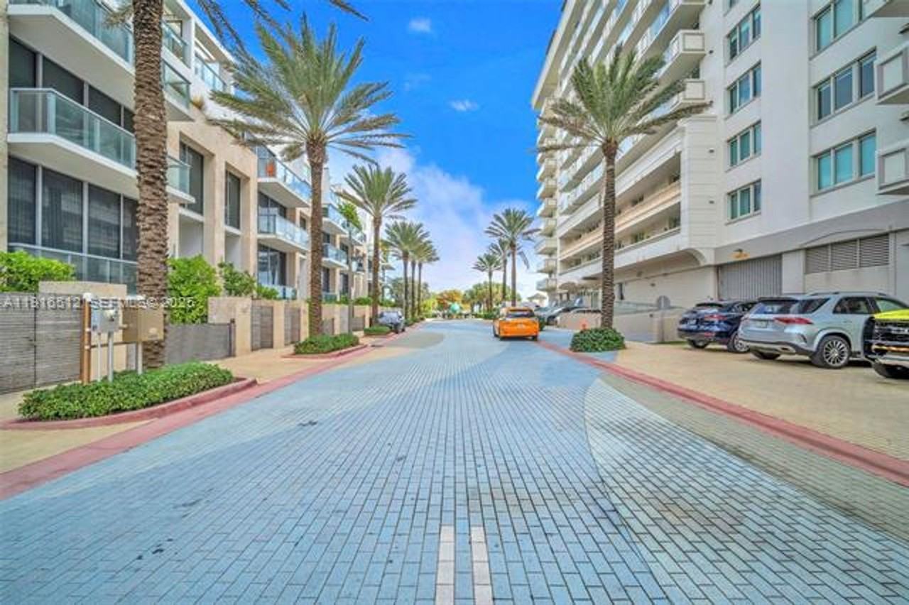 9501 9501 Collins Ave th 1 - Photo 2 of 50