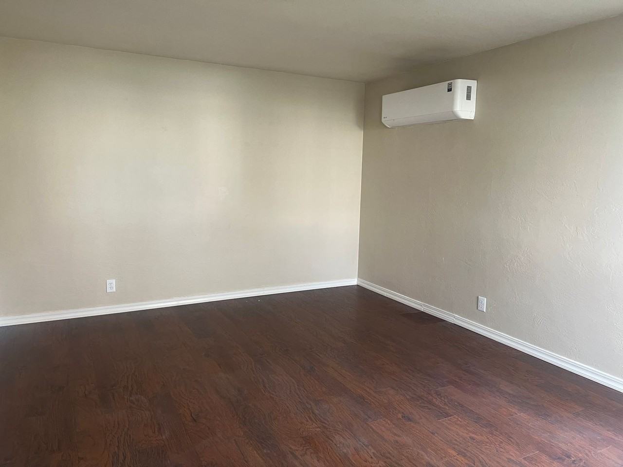 1008 Queen Anne Ave - Photo 3 of 21