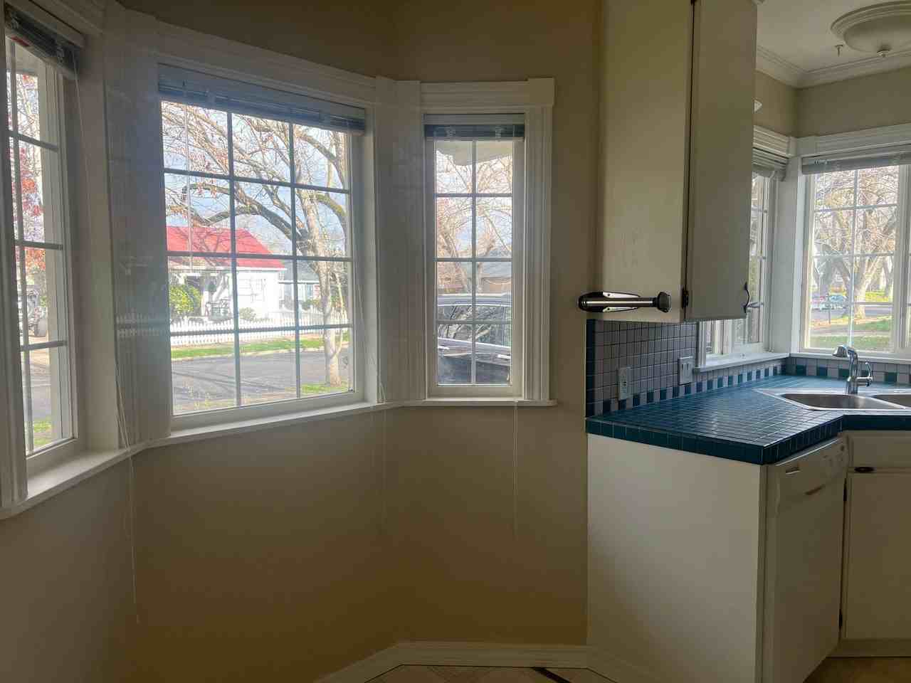 1008 Queen Anne Ave - Photo 5 of 21