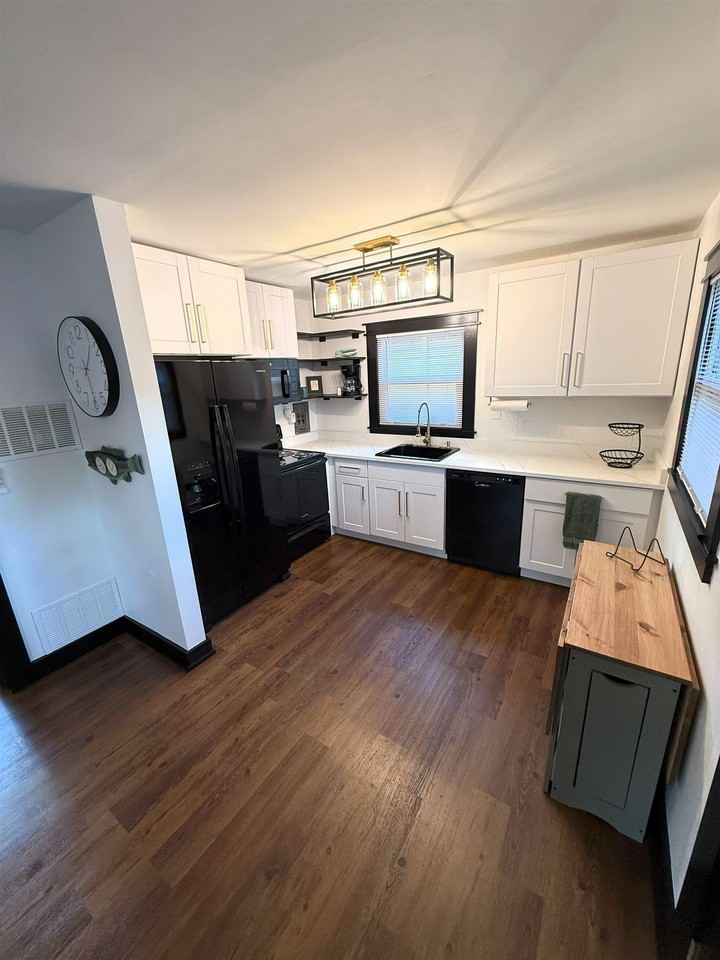 742 Parklawn Cir - Photo 6 of 15