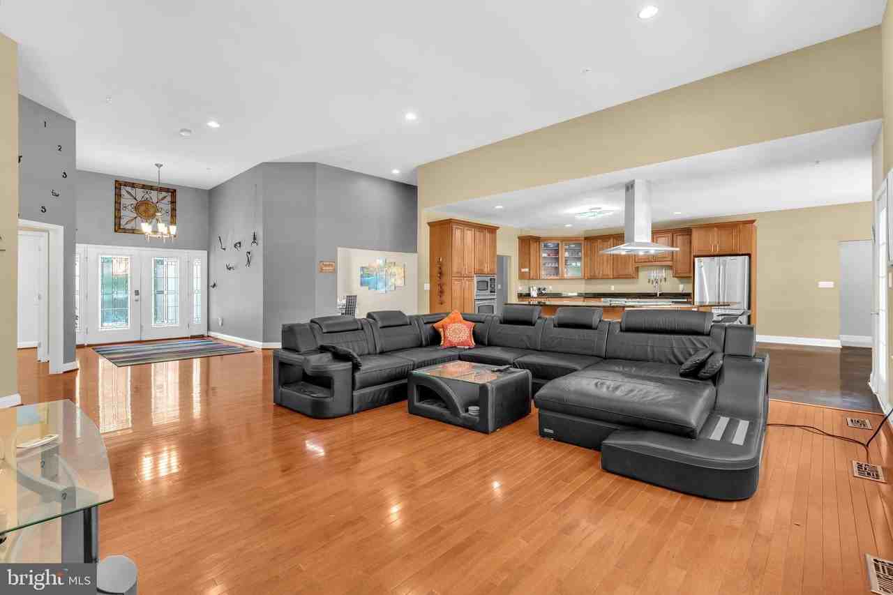 13716 Molly Berry Rd - Photo 5 of 50