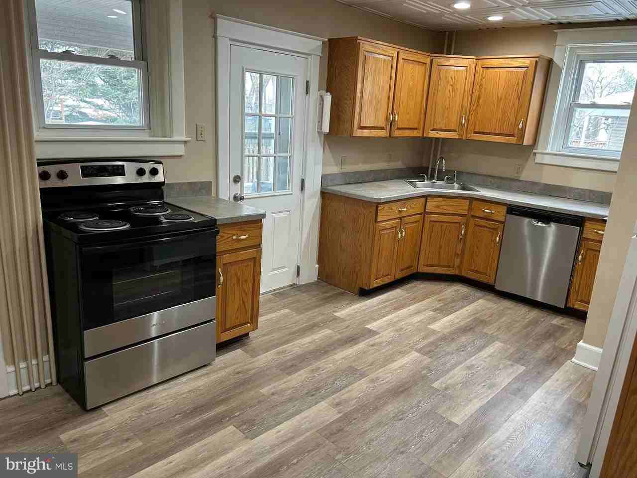 532 E Hancock St - Photo 3 of 8