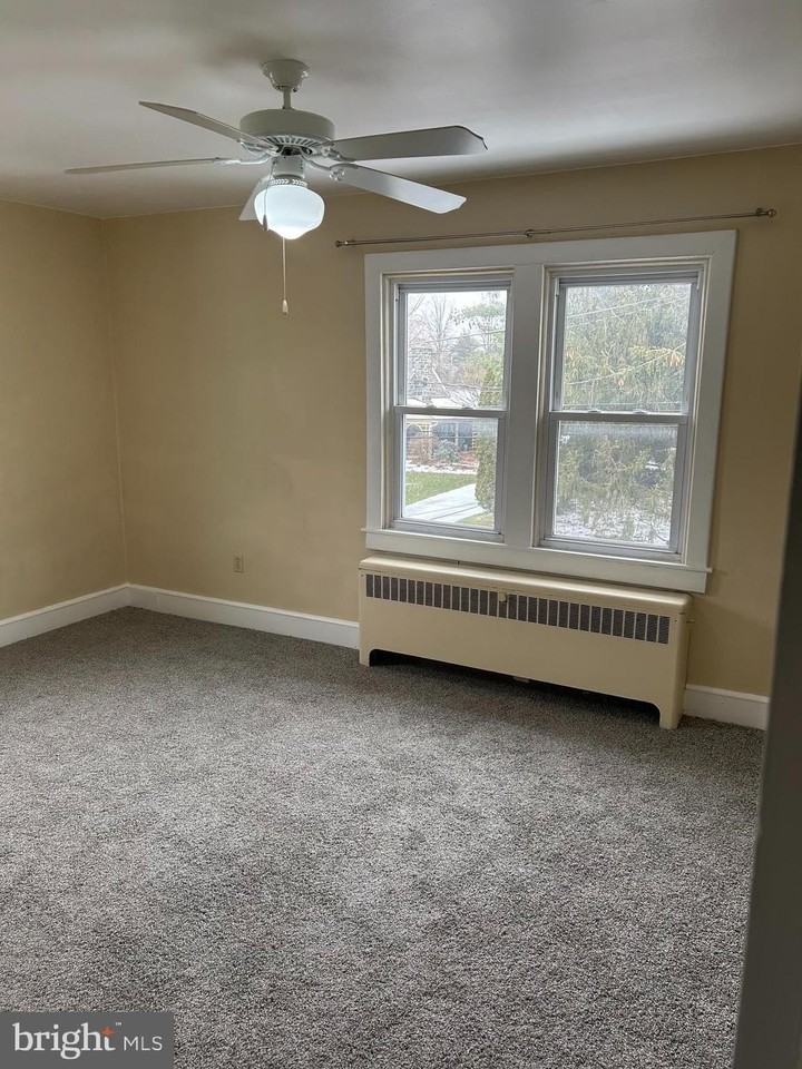 532 E Hancock St - Photo 6 of 8