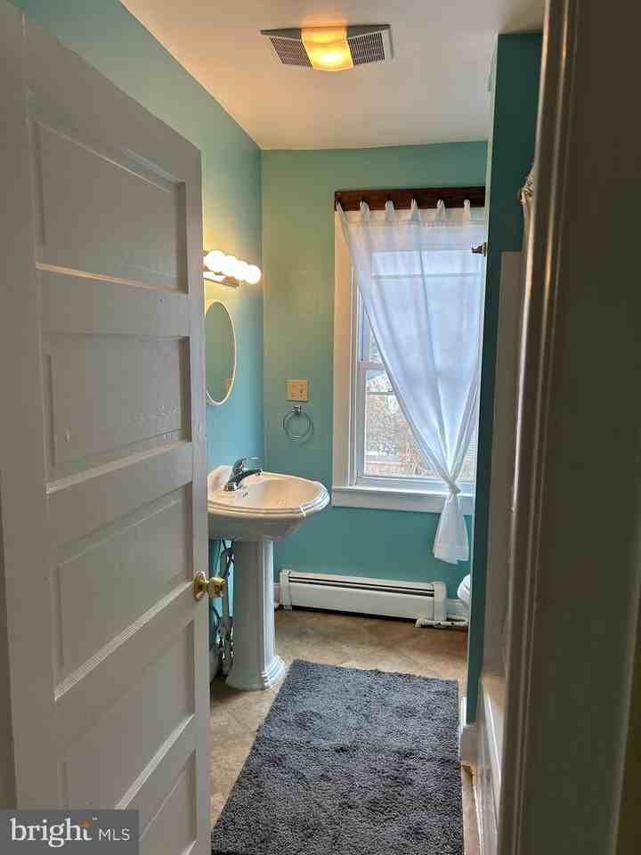 532 E Hancock St - Photo 7 of 8