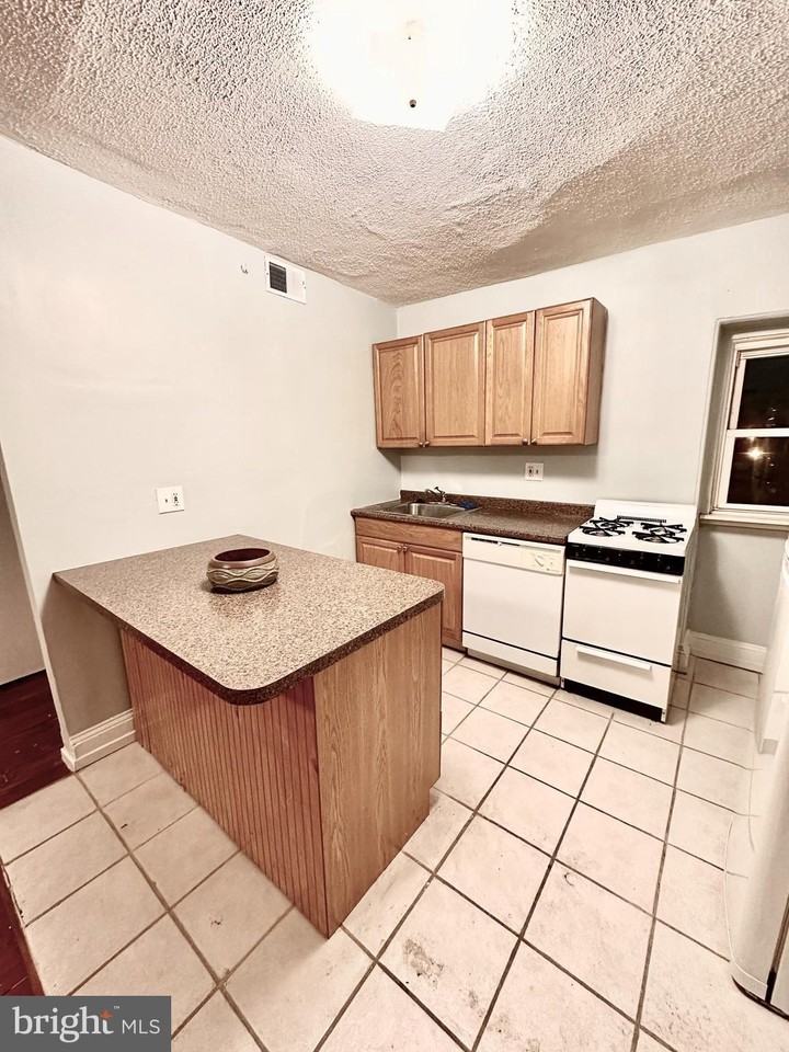 747 S 22nd St Unit 3 #3 - Photo 7 of 19