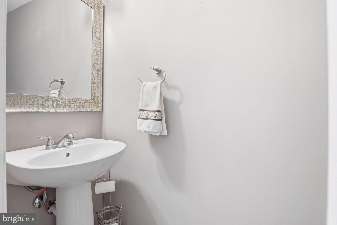 47716 Bowline Ter - Photo 5 of 30