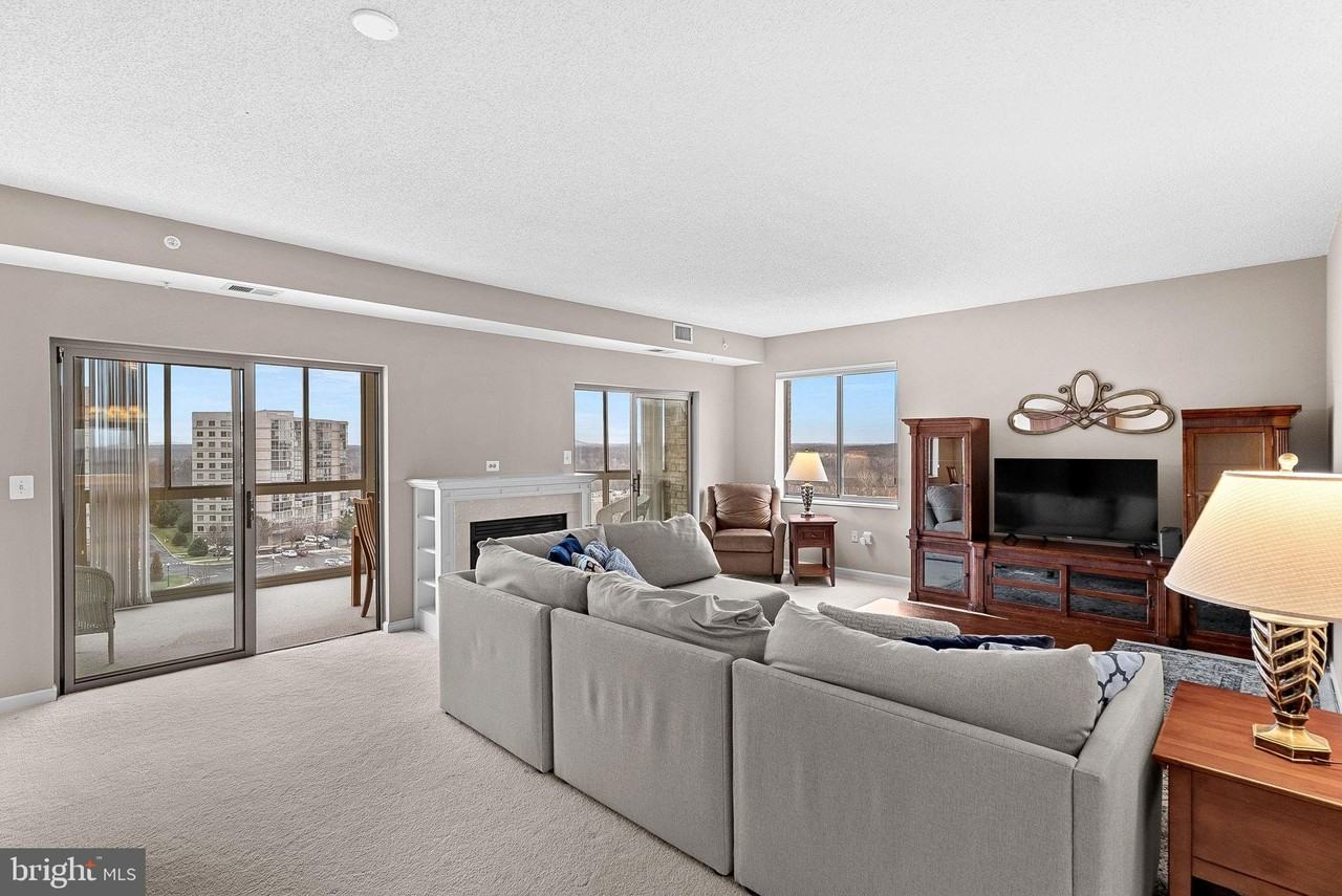 19375 Cypress Ridge Ter Unit 907 #907 - Photo 5 of 50