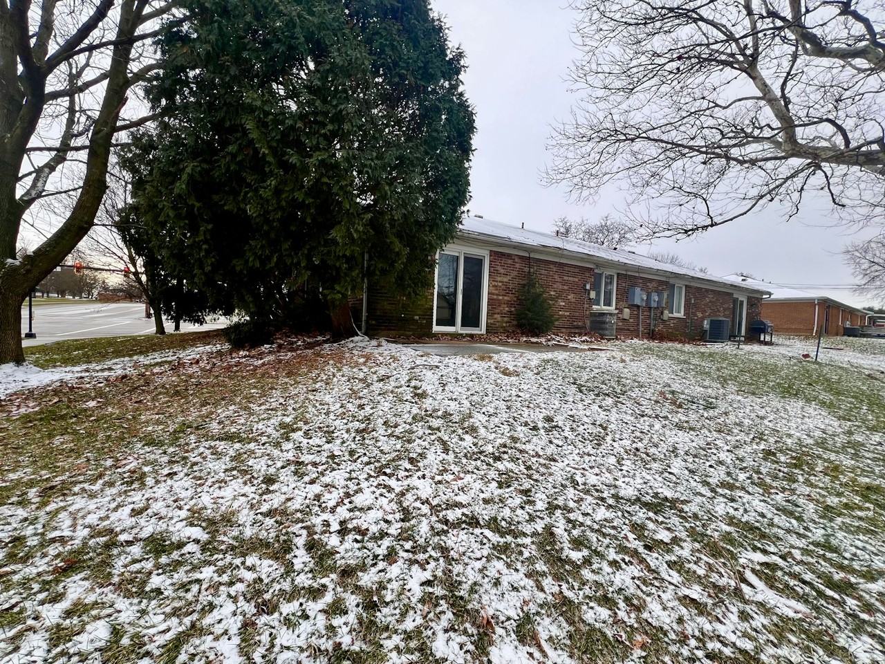 1191 East David Road - Photo 3 of 13