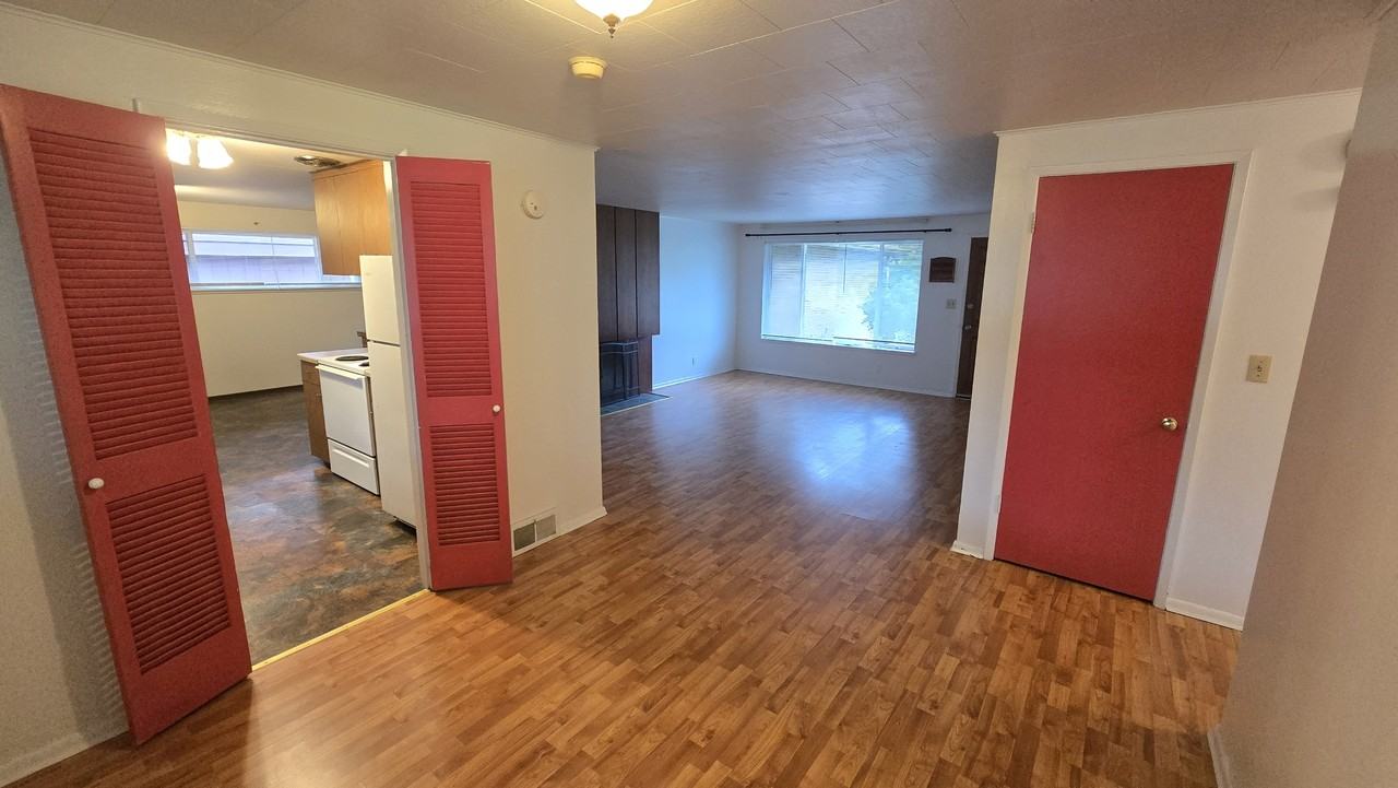 6546 25th Ave Ne #1 - Photo 4 of 23