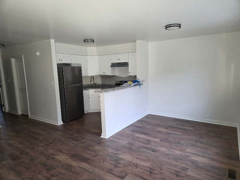 1012 W 36th St #B - Photo 3 of 9