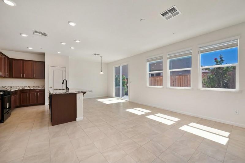 4600 Ocean Ln - Photo 5 of 26