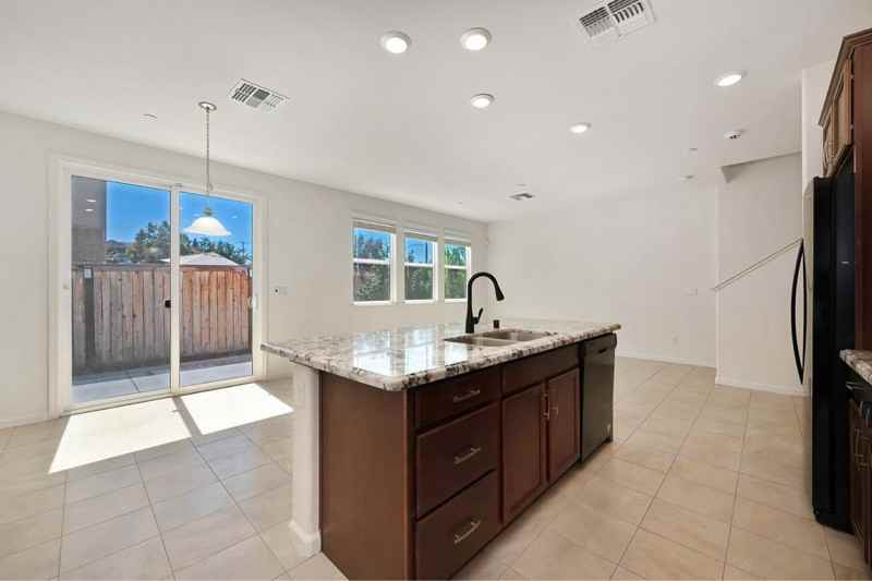 4600 Ocean Ln - Photo 7 of 26