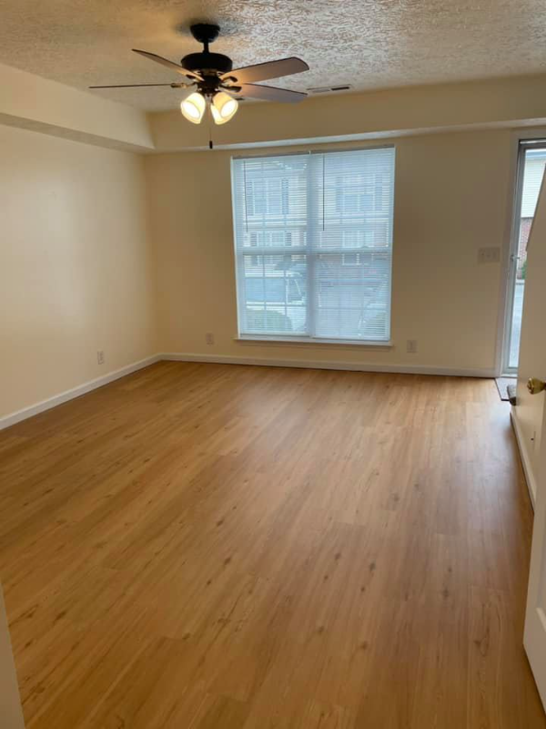 805 Mark St - Photo 2 of 4