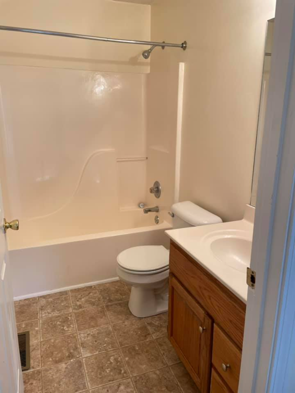 805 Mark St - Photo 4 of 4