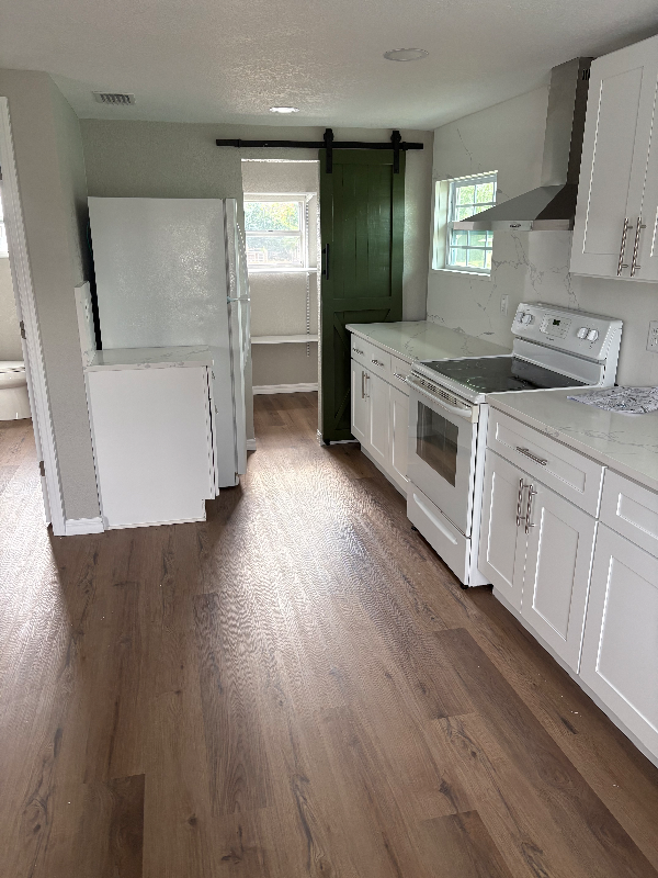 2091/2 W 1St Street #2091-2 - Photo 2 of 8