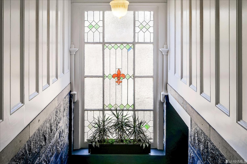 1841 Taylor St - Photo 3 of 7