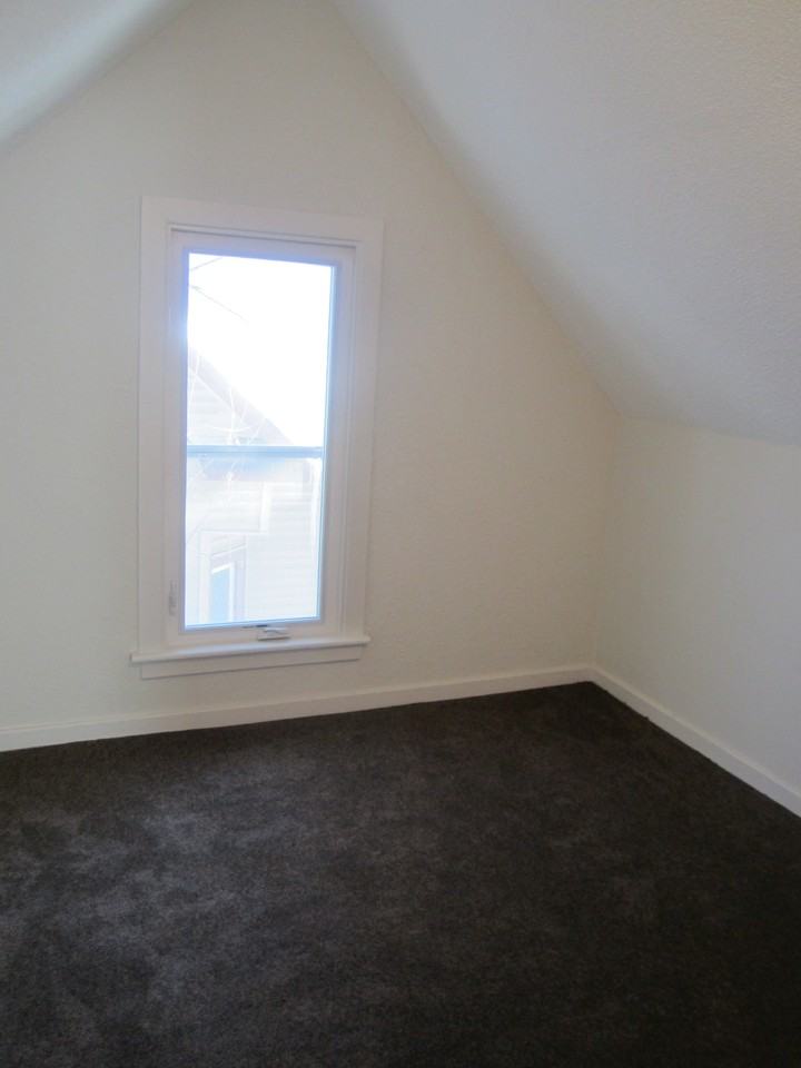 2615 Polk St Ne #2 - Photo 5 of 11