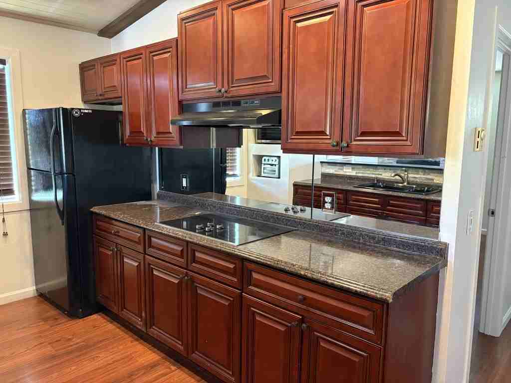 576 Campbell St #B - Photo 3 of 15