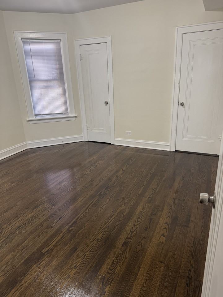 1643 E 86th Pl #1 - Photo 4 of 10