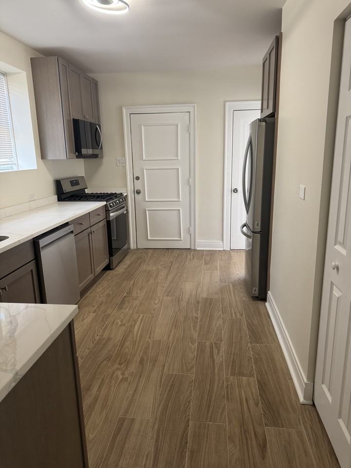 1643 E 86th Pl #1 - Photo 7 of 10