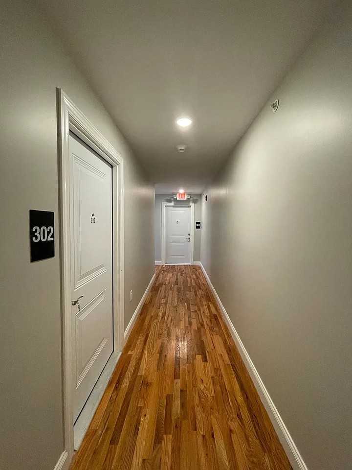 707 28th St #101 - Photo 3 of 18