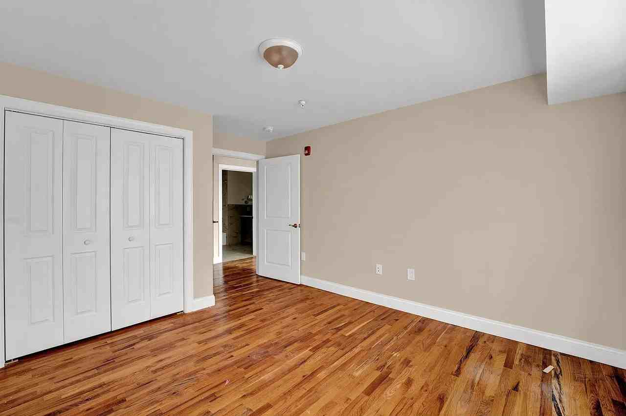 707 28th St #101 - Photo 7 of 18