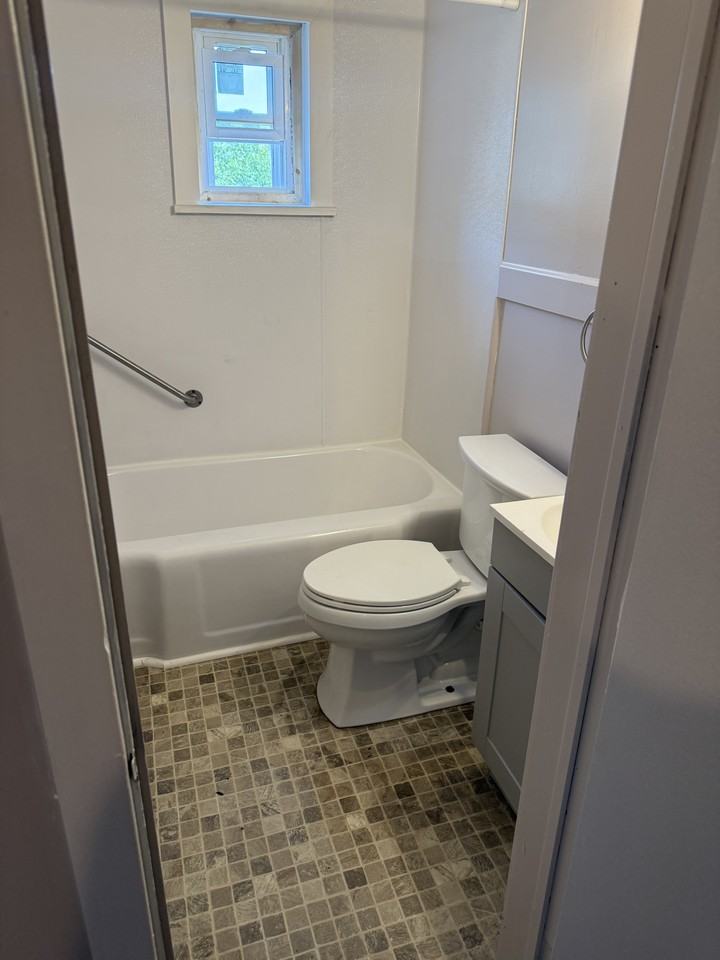 41 S Oak St #5 - Photo 5 of 7