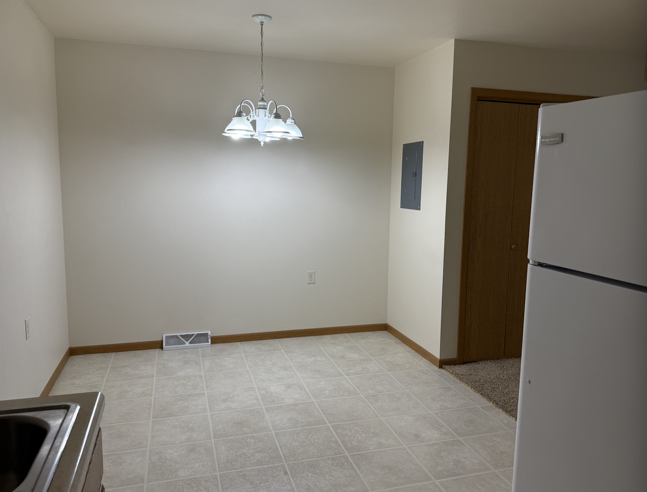 1322 8th Avenue Northeast - Photo 2 of 11