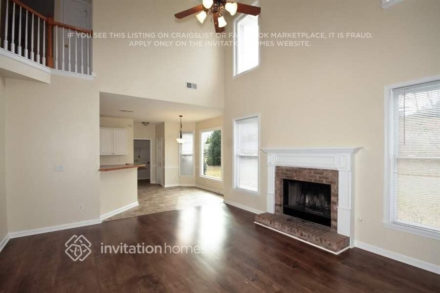 348 Adelaide Xing - Photo 2 of 11