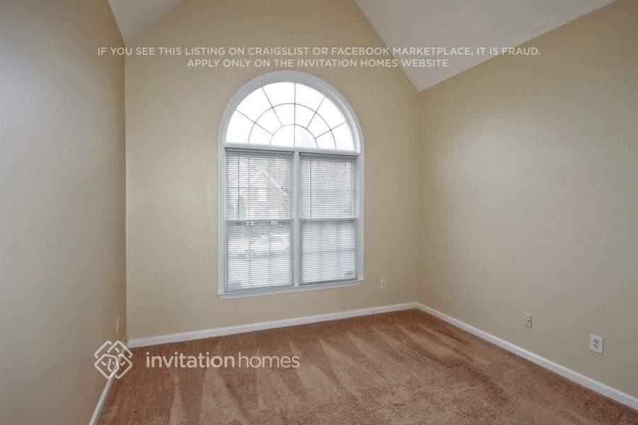 348 Adelaide Xing - Photo 7 of 11