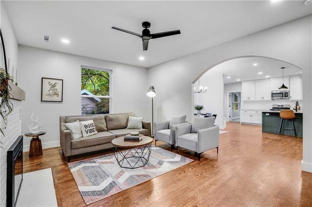 319 S College Ave - Photo 3 of 19