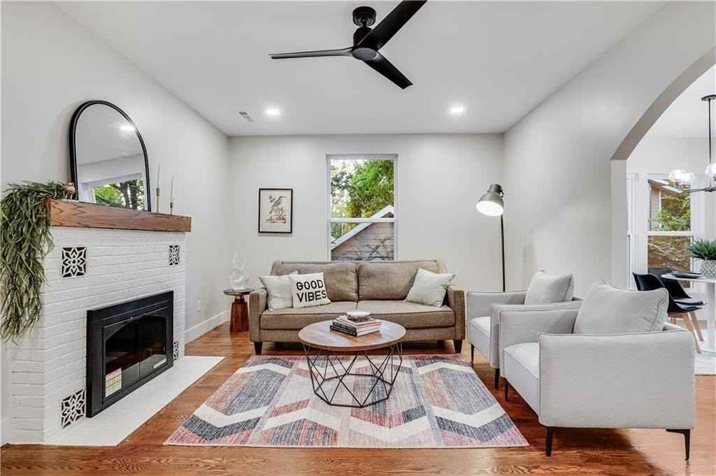 319 S College Ave - Photo 4 of 19