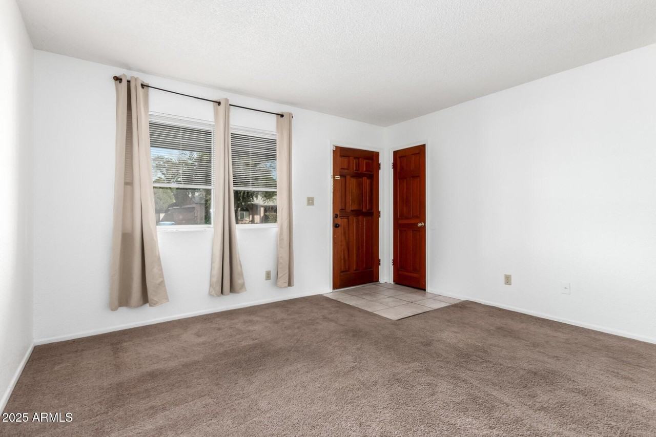 1341 W Shannon St - Photo 4 of 26