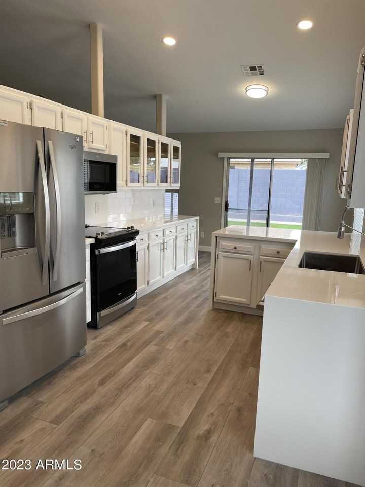 607 S Winthrop St - Photo 2 of 23