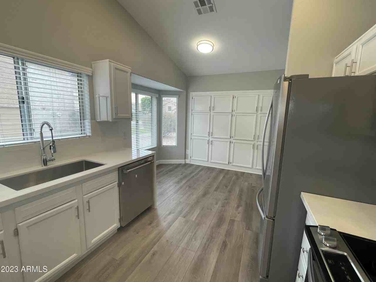 607 S Winthrop St - Photo 5 of 23