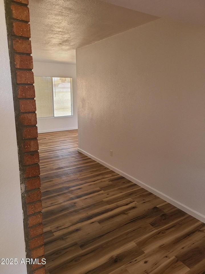 2726 S Rogers - Photo 4 of 7