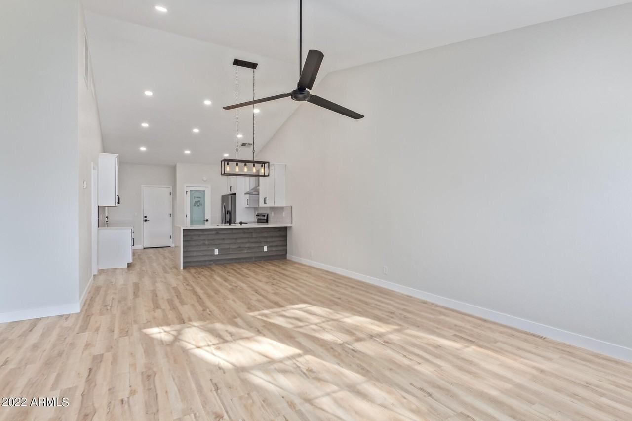 11 N Concord St - Photo 3 of 21