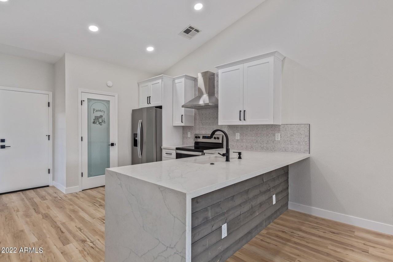 11 N Concord St - Photo 6 of 21