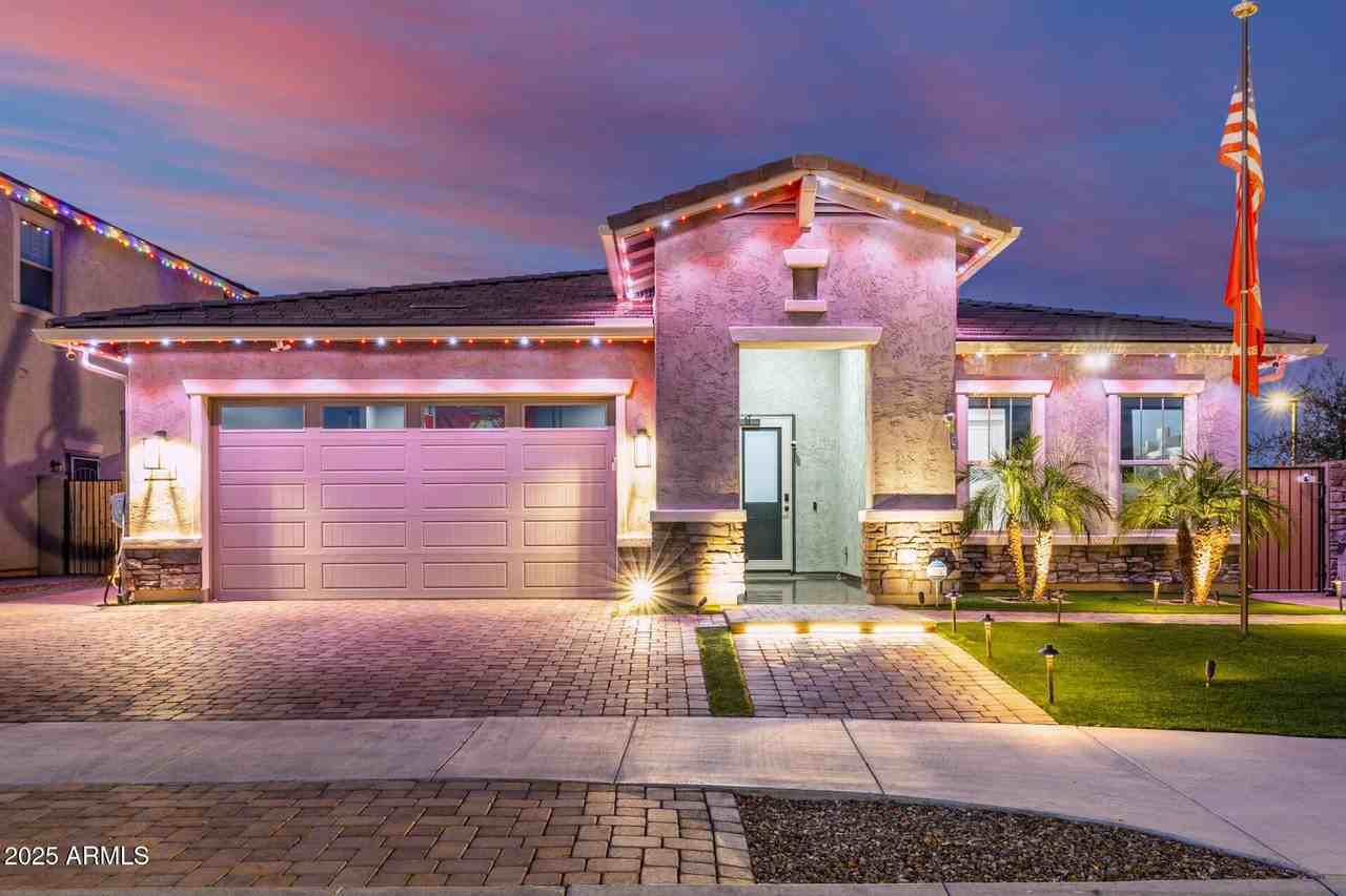 10808 W Luke Ave - Photo 2 of 50