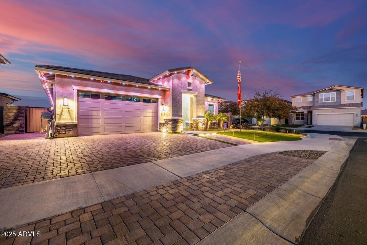 10808 W Luke Ave - Photo 3 of 50