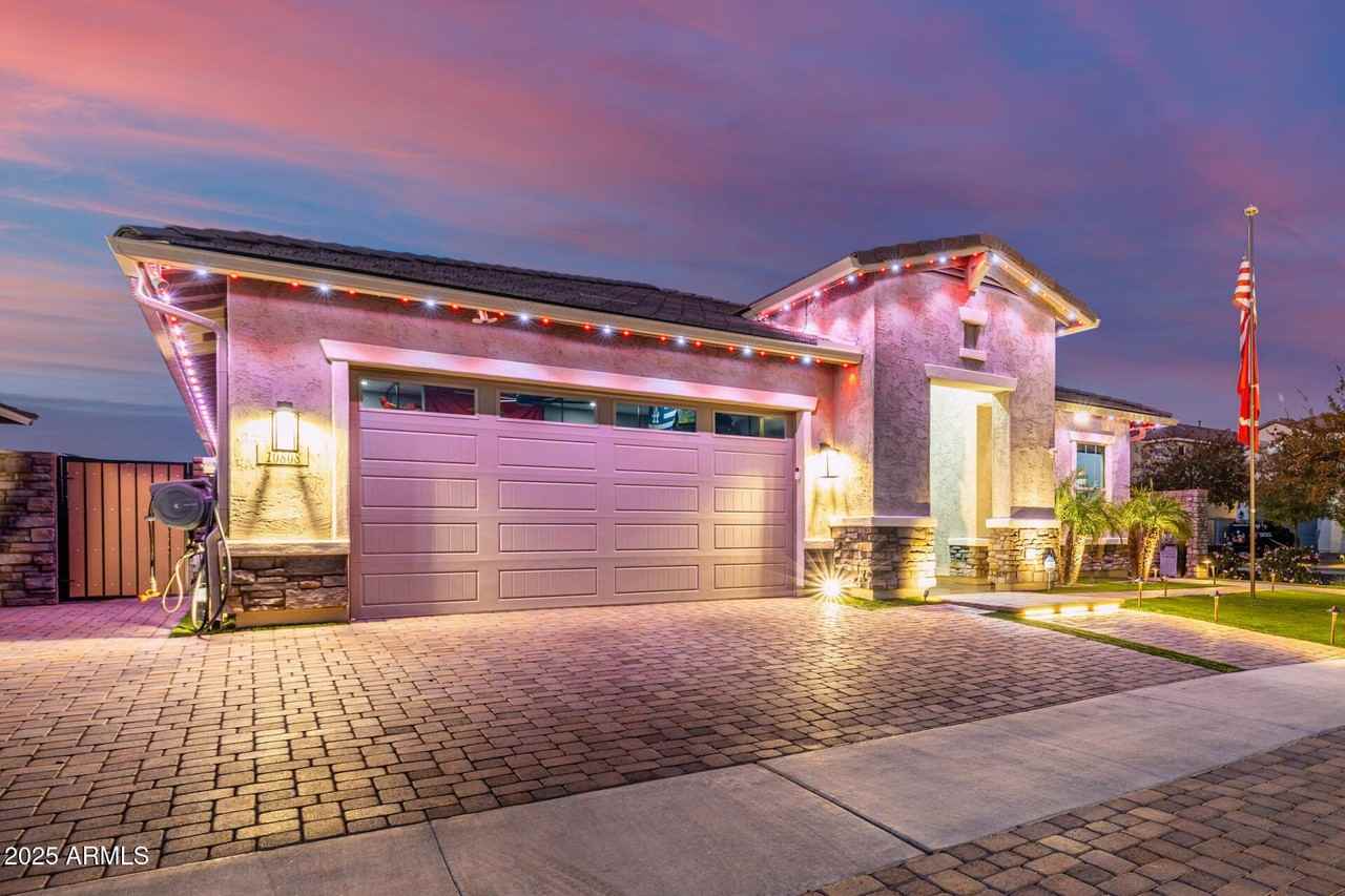 10808 W Luke Ave - Photo 4 of 50