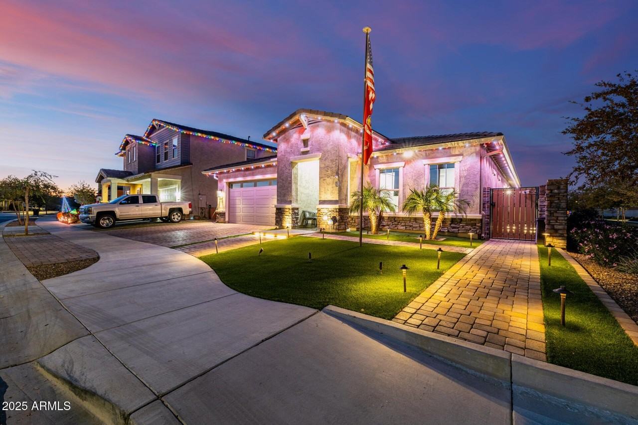 10808 W Luke Ave - Photo 5 of 50