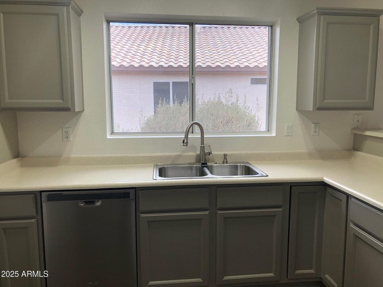 735 E Baylor Ln - Photo 2 of 13