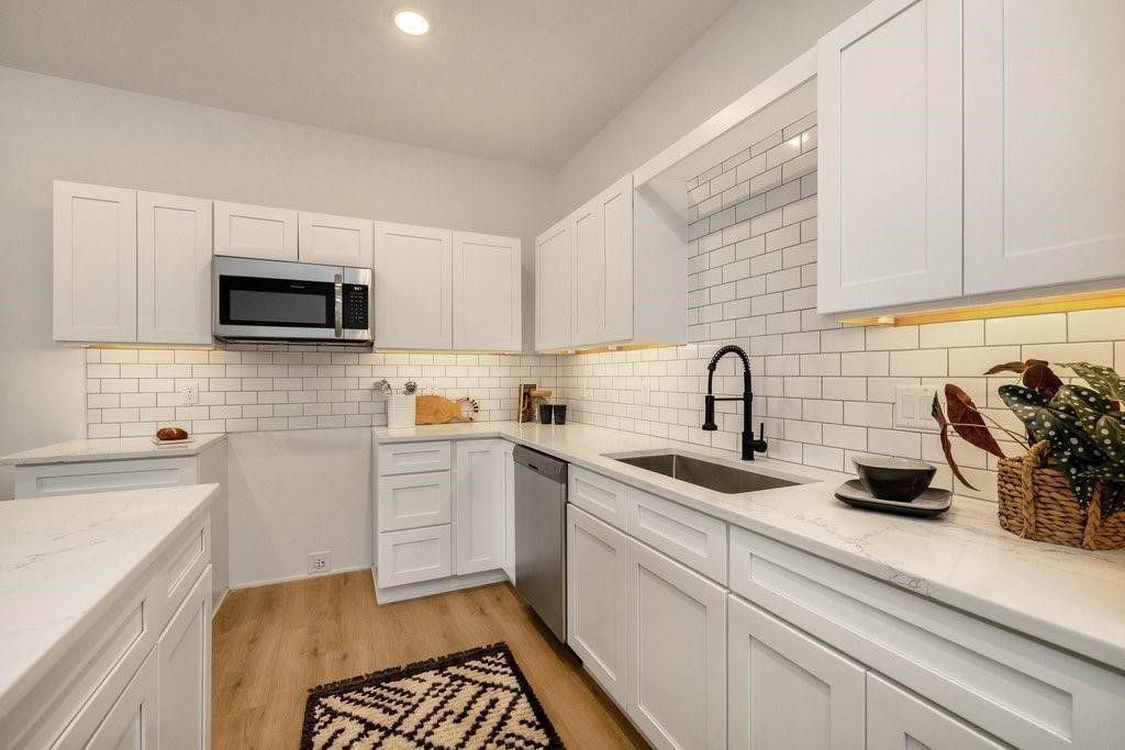 6501 Hickman RoadBuilding A, - Photo 2 of 31