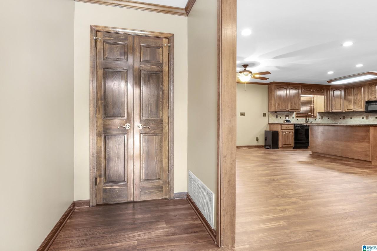 1524 Highland Dr - Photo 3 of 23