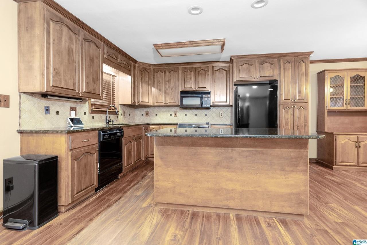 1524 Highland Dr - Photo 5 of 23